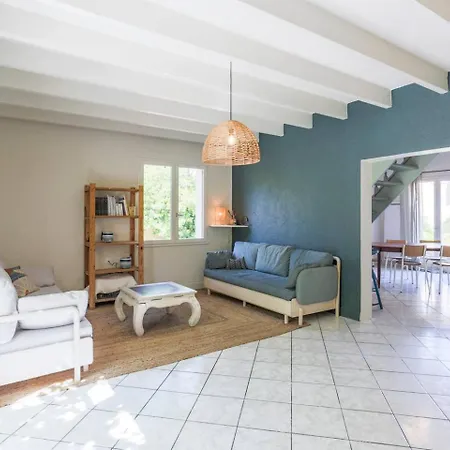 Villa Okeanis