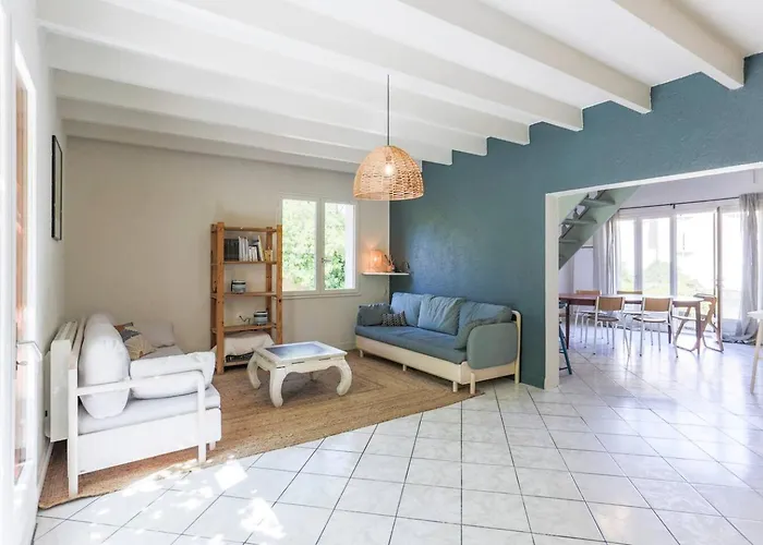 Villa Okeanis